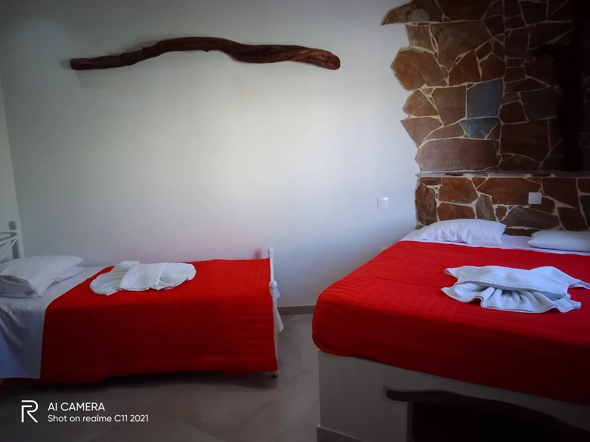 Politimis studios deluxe double room beds