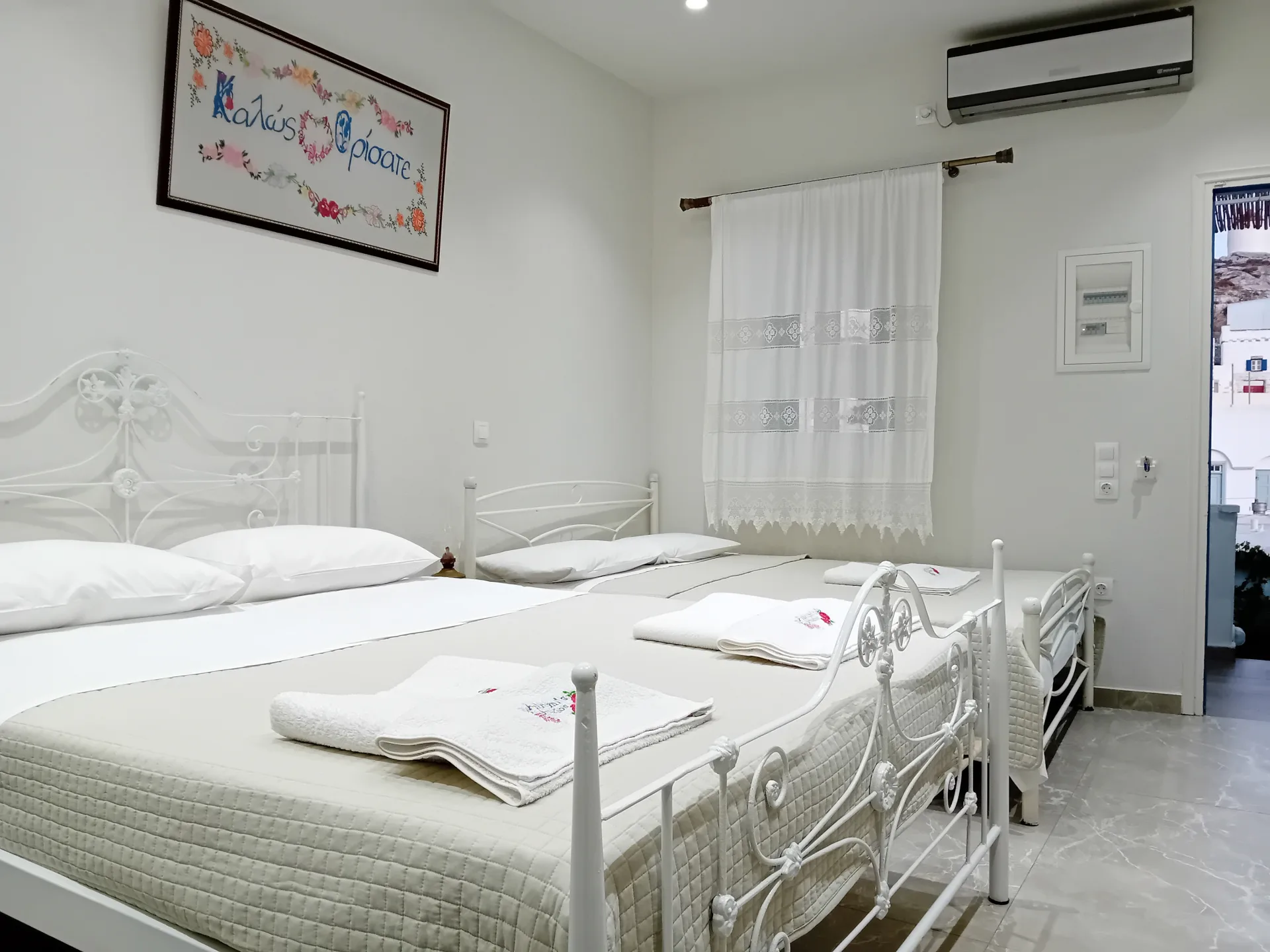 Politimis studios triple room with aircondition